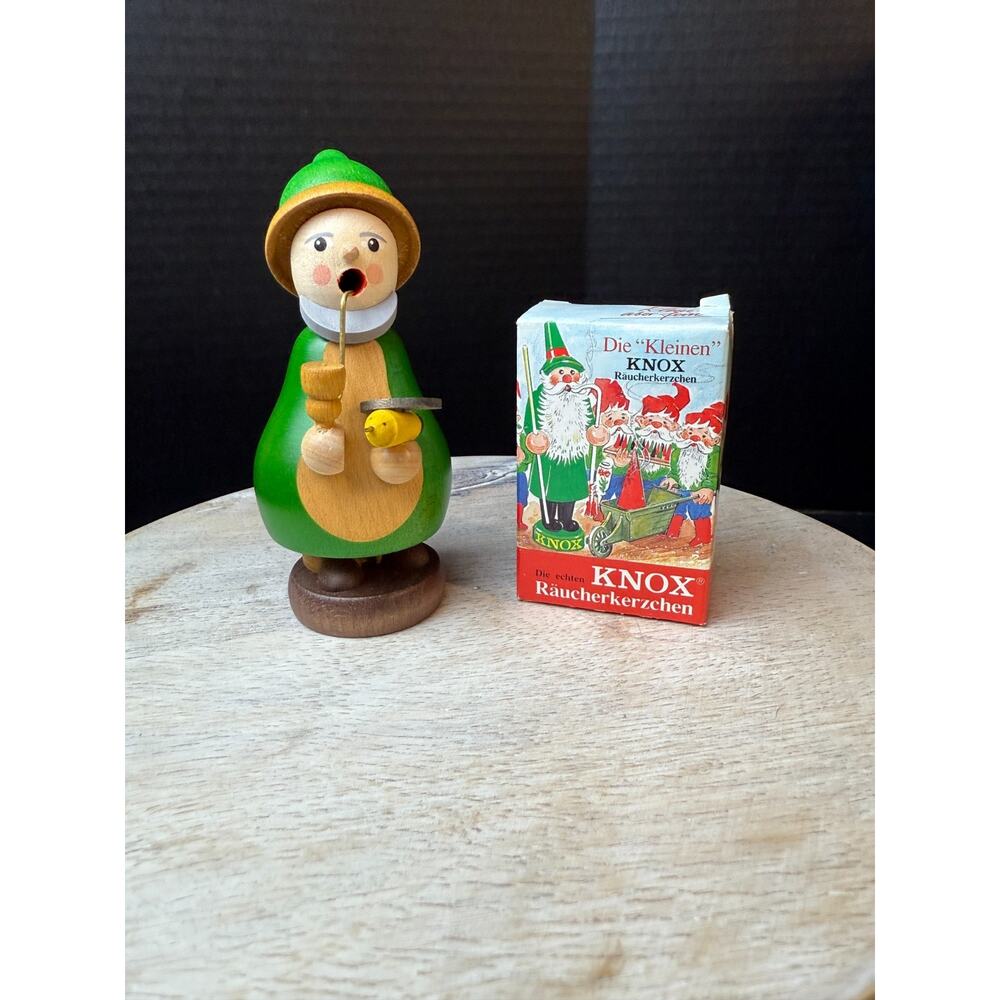 Erzgebrgische Volkskunst Small Smoker with Pear Holding a Bee Germany *READ